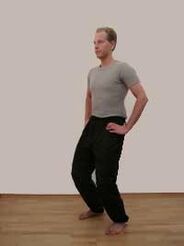 効力を高めるために石を保持する運動をする