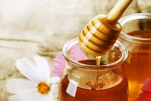 効能のための蜂蜜とナッツ